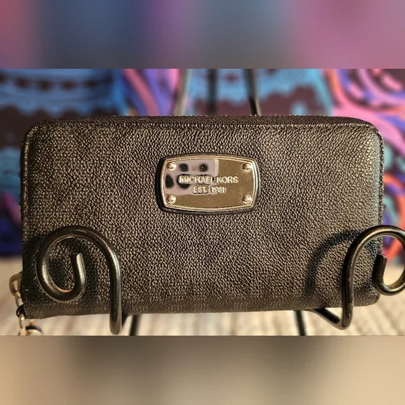 Michael Kors Jet Set Zip Around Textured Black Wallet - Picture 3 of 13